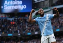 Antoan Semenjo slavi gol za Mančester siti