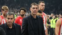 Jorgos Barcokas i Nikola Milutinov izlaze sa utakmice Olimpijakosa u Areni