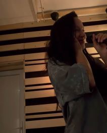 Edita Aradinović trudna peva i plače (3).jpg