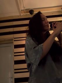 Edita Aradinović trudna peva i plače (4).jpg