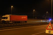 Šleper na mestu saobraćajne nesreće u kojoj je poginula Tatjana Ječmenica