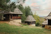 Prva galerija_Zlatibor Sirogojno_autor Hiishii.jpg