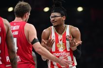 Čima Moneke i Saša Vezenkov na meču Olimpijakosa i Zvezde