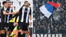 Grobari skandiraju igračima Partizana