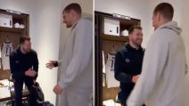 Nikola Jokić i Luka Dončić se pozdravljaju na Ol staru