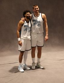 Nikola Jokić i Džamal Marej u zagrljaju na NBA Ol staru