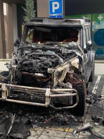 Baka Prase zapaljen auto na mestu za invalide (5).jpg