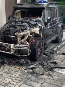 Baka Prase zapaljen auto na mestu za invalide (1).jpg