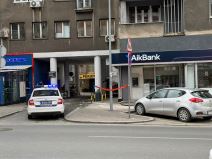 Otpala fasada u centru grada, policija i komunalci na terenu (4).jpg