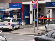 Otpala fasada u centru grada, policija i komunalci na terenu (5).jpg