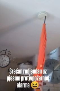 Nigor Lazić rođendan protivpožarni aparat.jpg