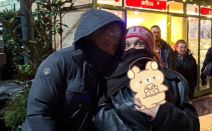 Mili bobi Braun sa ćerkom