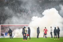 Navijači Lila bacali baklje na teren posle Zvezde