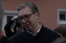 Vučić obilazi domaćinstvo Perice Simeonovića u selu Jasikovo (2).jpg