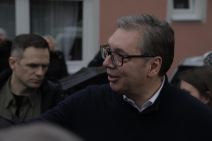 Vučić obilazi domaćinstvo Perice Simeonovića u selu Jasikovo (4).jpg