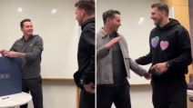 Dončić poklonio jaknu treneru Lejkersa