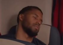 Džared Batler spava u autobusu