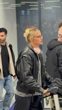 Sofija Milosevic sa sinovima sletela u Beograd Bivsa manekenka neprepoznatljiva (1).jpg