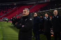 Nenad Stojaković na derbiju sa pomoćnicima Partizana.