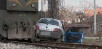 Voz udario u automobil na pružnom prelazu u Požarevcu (4).jpg