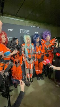 Harem Girls i Ivana sa maljem na scenu Pze (5).jpg