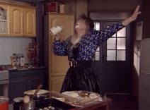 Koju pesmu je Cakana u Otvorenim vratima proslavila a peva je Vesna Zmijanac?