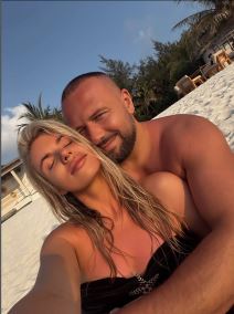 Dado Polumenta supruga Maldivi.jpg