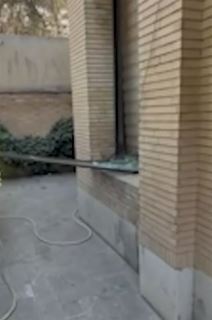 Ambasada Srbije u Teheranu oštećena u napadu (2).jpg