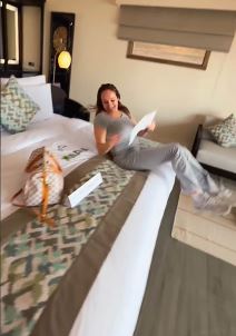 Luna Đogani i Marko na Maldivima 3.jpg