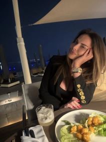 Sonja Vuksanović pozira u Dubaiju i jeku bombaških napada (5).png