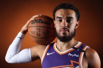 Tajus Džouns u dresu Finiksa