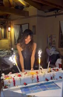 Sloboda Mićalović zapevala na rođendanu sestre Dragane Oduvala hit Lepe Brene (2).png