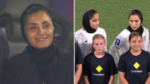 Iranske fudbalerke tokom intoniranja himne.