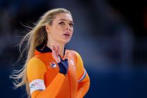 Juta Lirdam maše navijačima na Zimskim olimpijskim igrama