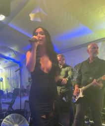 Edita trudna peva na veselju (2).jpg