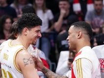 Golman Crvene zvezde Mateuš na košarkaškoj utakmici sa Jagom dos Santosom.