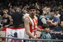Mateuš Magaljaeš u dresu KK Crvena zvezda.