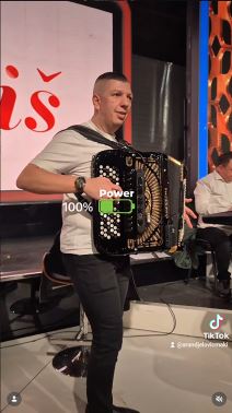 Maki Aranđelović harmonikaš (1).png