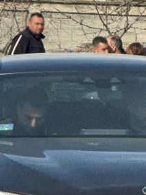 Darko Lazic place ispred porodicne kuce u Brestacu (5).jpg