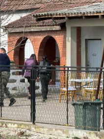 Darkova zena se ne odvaja od njegove majke Branke (4).jpg