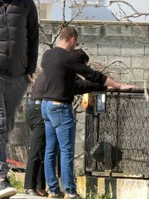 Draganovi prijatelji doneli štap za pecanje Darku Laziću On ne može sebi da dođe od suza (7).jpg