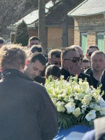 Darko Lazic tokom opela (1).jpg