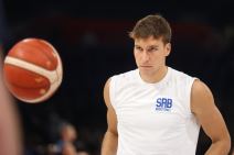 Bogdan Bogdanović na zagrevanju pred meč Srbije
