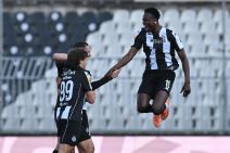 Vukašin Đurđević slavi gol za Paritzan sa Demba Sekom