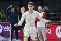 Aleksej Nedeljković na zagrevanju na utakmici Zvezde u Areni