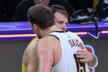 Pozdrav Luke Dončića i Nikole Jokića na utakmici Lejkersi Denver