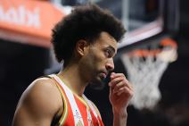 Džordan Nvora izbliza u dresu Crvene zvezde.