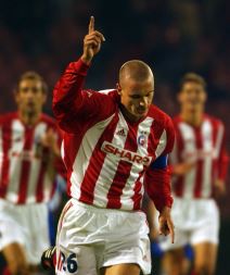 Nemanja Vidić slavi gol u dresu Zvezde.