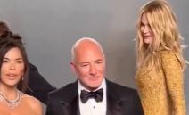 Nikol Kidman Džef Bezos