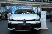 Golf na sajmu automobila (3).jpg